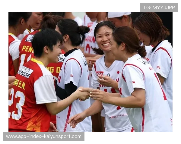 球员家人温情助阵看台化作最暖风景线见证赛场真情瞬间 球员家人温情助阵看台化作最暖风景线见证赛场真情瞬间
