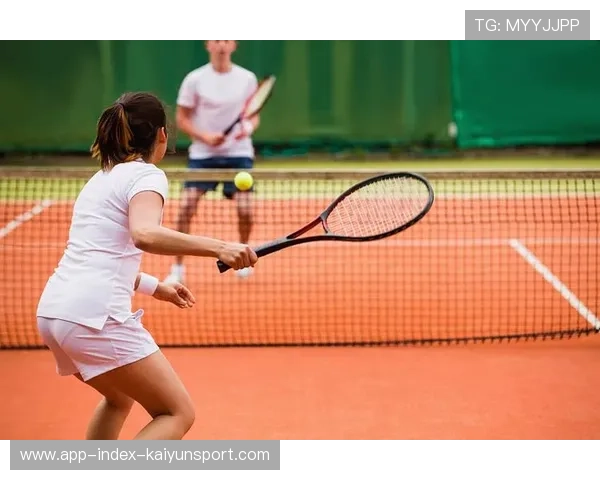 网球高手发球速度破百又进百