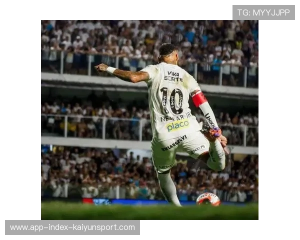 内马尔长途奔袭单挑多名防守：极致爆发力背后的训练秘笈