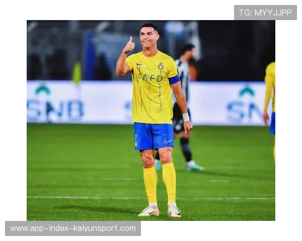 C罗连续冲击制造场面高潮,球迷疯狂为之喝彩 C罗连续冲击制造场面高潮,球迷疯狂为之喝彩