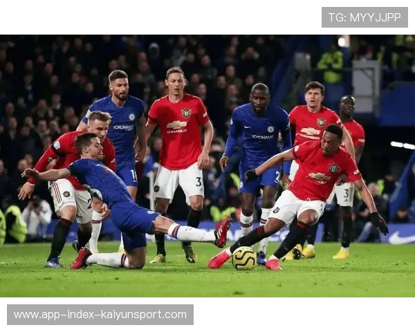 曼联靠二次进攻再次形成压力，强势回归英超赛场