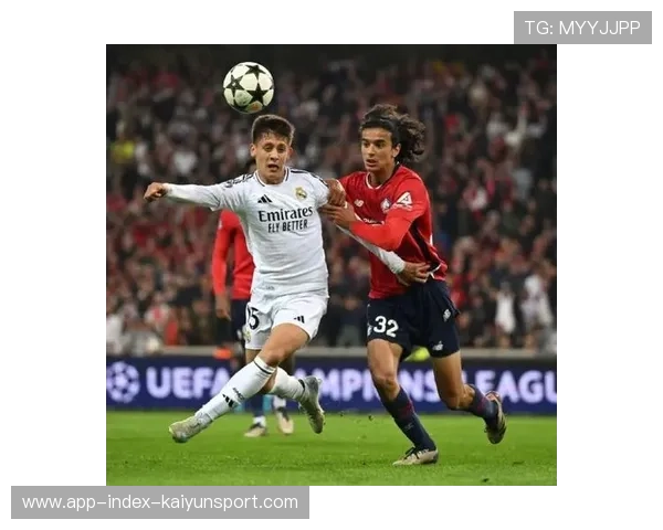 皇马借助中路连续回敲渗透防线，展现攻守兼备的顶级战术