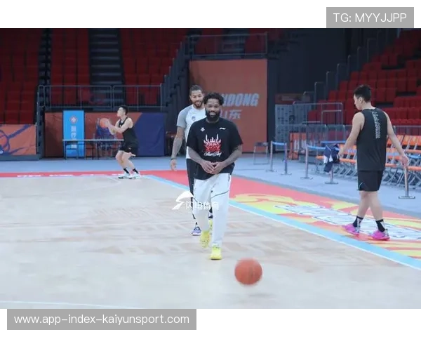 CBA山东后场抢断单骑快攻轻松得分：无懈可击的高速反击