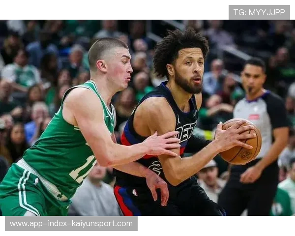 凯尔特人边路突破不断拉开防线，战术创新引领篮球新风潮