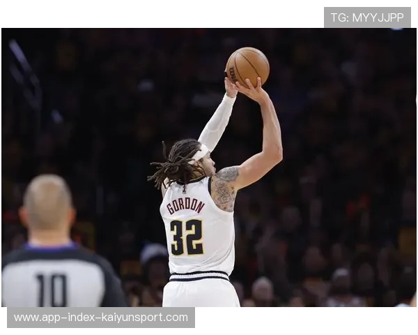 巴特勒轻松挑篮再添两分，热火依旧火力全开