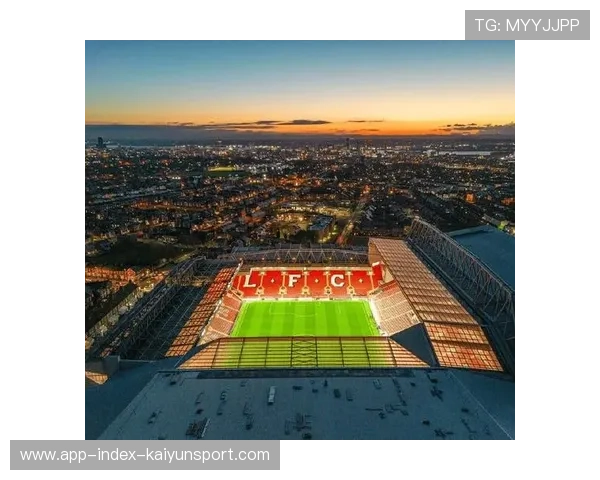 利物浦加克波头球击地展现力量，打造足球新传奇