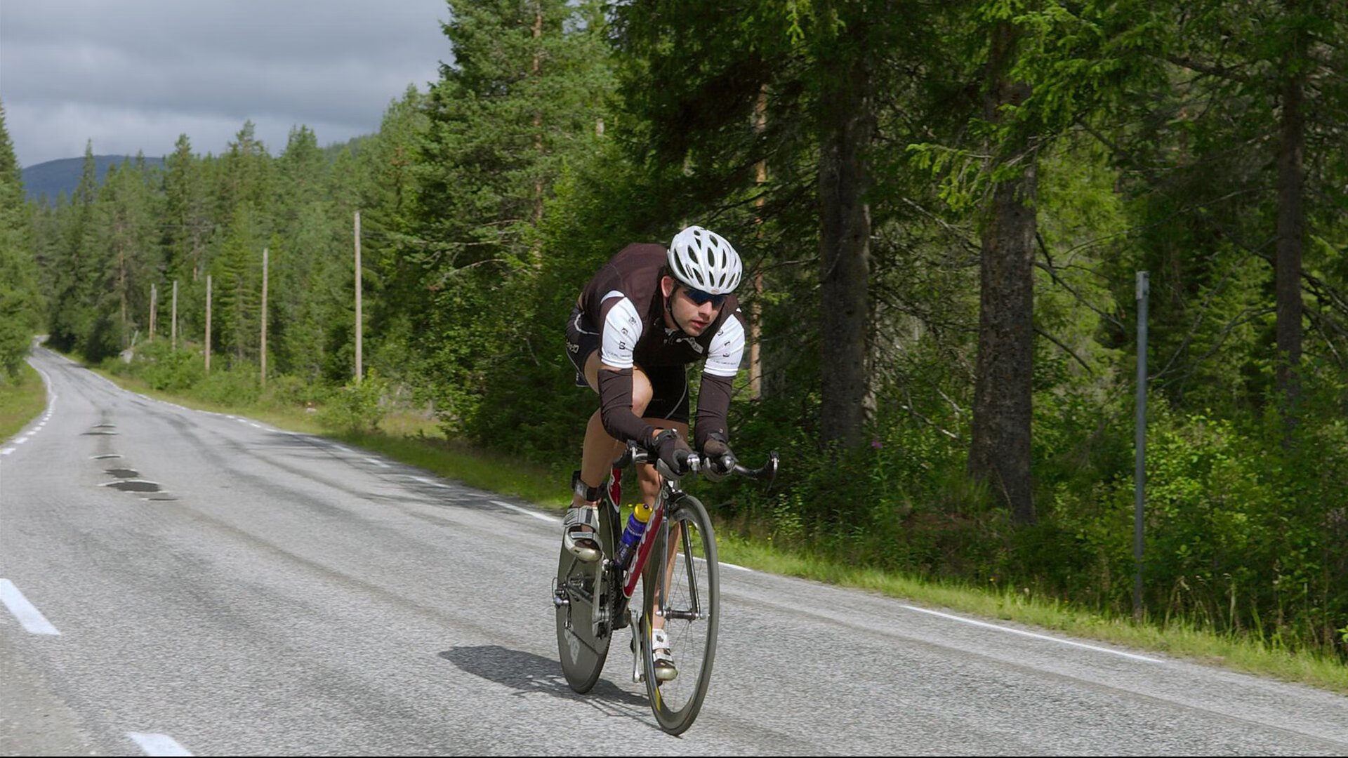 中国短道速滑国家队军训结业汇报展示 队员精神面貌焕然一新，中国短道速滑队队服