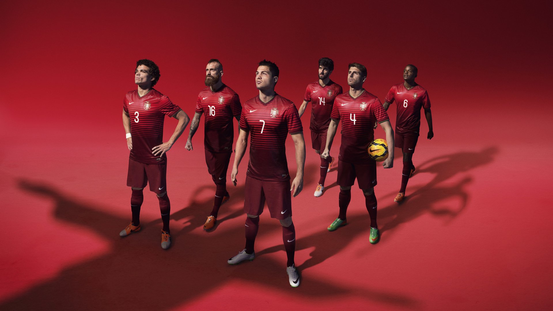 中国短道速滑国家队军训结业汇报展示 队员精神面貌焕然一新，中国短道速滑队队服